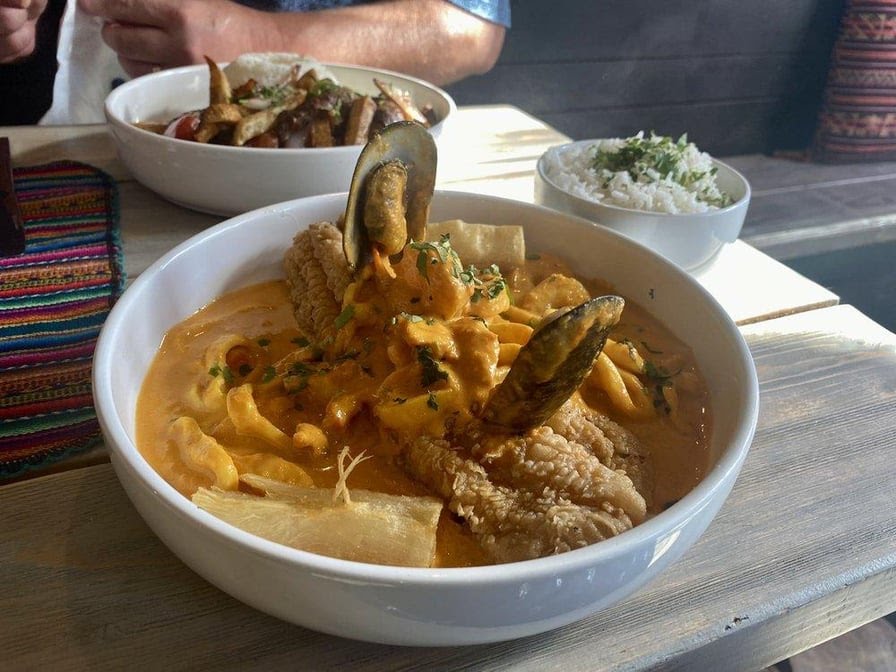 Avenida Peru by null