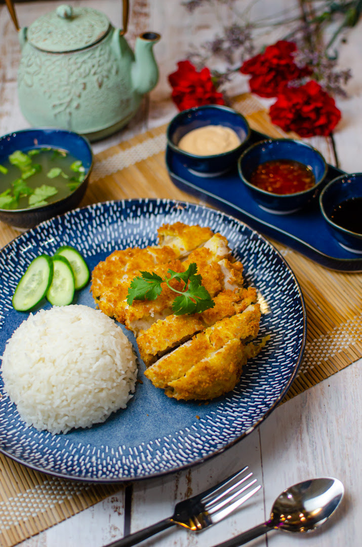 3 Sauces Hainam Chicken Rice 海南鸡饭 by null