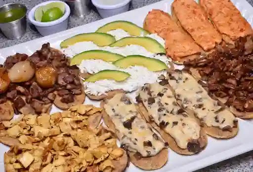 El Huarache Azteca by null