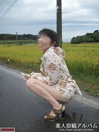 素人熟女顔出し露出画像|妻投稿倶楽部