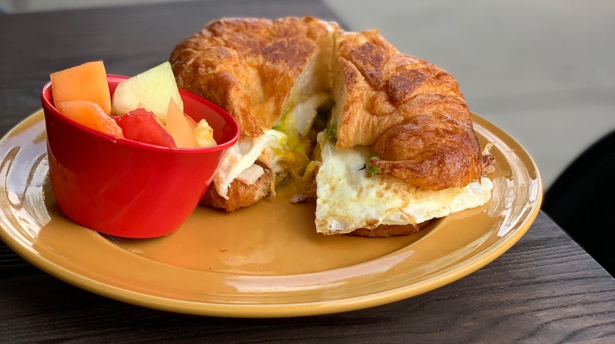 Lola’s Kitchen by null