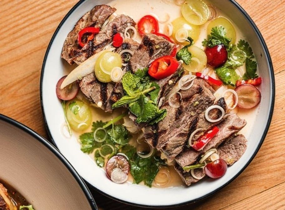 Ve La Thai Fine Dining Restaurant & Wine by null