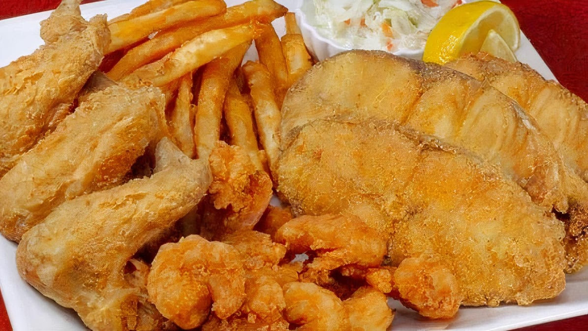 HOOKED CRISPY CHICKEN & FISH by null