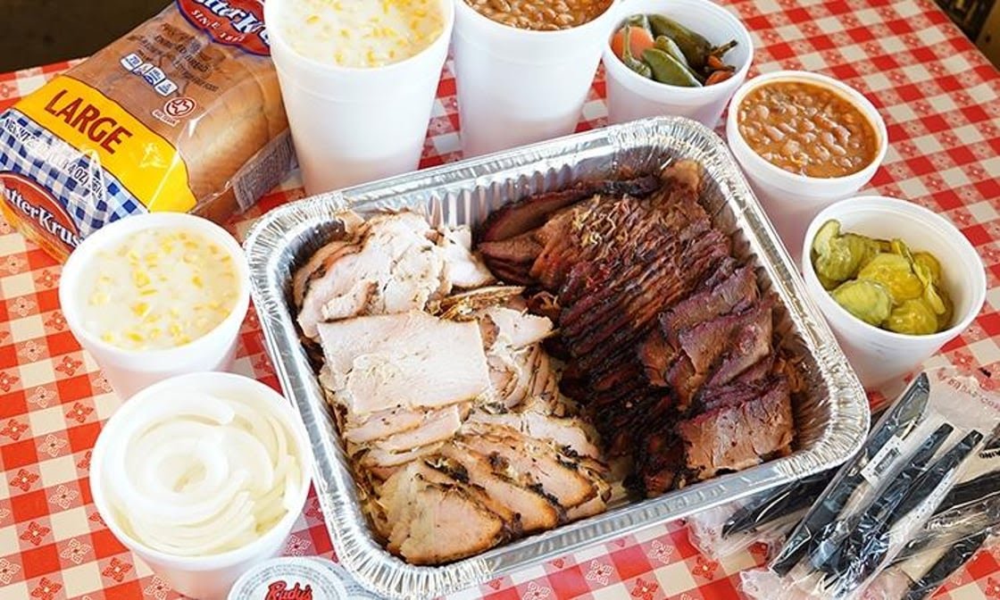 Rudy's "Country Store" and Bar-B-Q by null