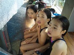 中国 女子小学生 お風呂|一年中水着で楽しめる“温泉”のプール！おすすめランキング【最新2024年版】