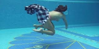 Easaatbaaaaaa qzaqnxehvucb jpg x Underwater show