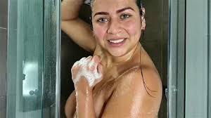 Free tia tomando banho porn videos jpg x Tomando banho
