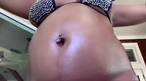 Una milf incinta si masturba sotto porno e scopa una grande figa pelosa fino all orgasmo feticcio jpg x Incinta si