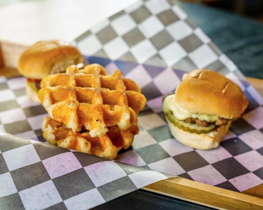 Lindy's on 4th by null