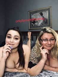 amateur mother daughter nude|Nudevista