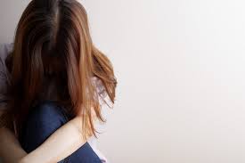 中学生　自撮り写メ　全裸|少女がプールの女子更衣室で「自撮り」してトラブルに…どんな法的問題がある？ - 弁護士ドットコム