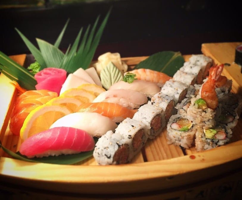 MAKI SUSHI BAR & GRILL by null