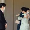 眞子さまと佳子さま“惜別のハグ”にアンチも閉口「妹が最大の理解者 ...