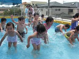 幼稚園 プール 裸|保育園でのプール」どのように水着に着替えている？男女別室は少数派（オオタ先生） - エキスパート - Yahoo!ニュース