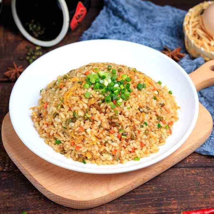M Kee by null