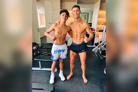  Мать голый сын|Сын незаметно снял на телефон голые сиськи мамы на кухне Порно на  HyperXXporn!