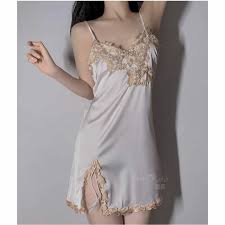 レーススリップ|魅力的なレーススリップドレスで輝くグラム – Serendute