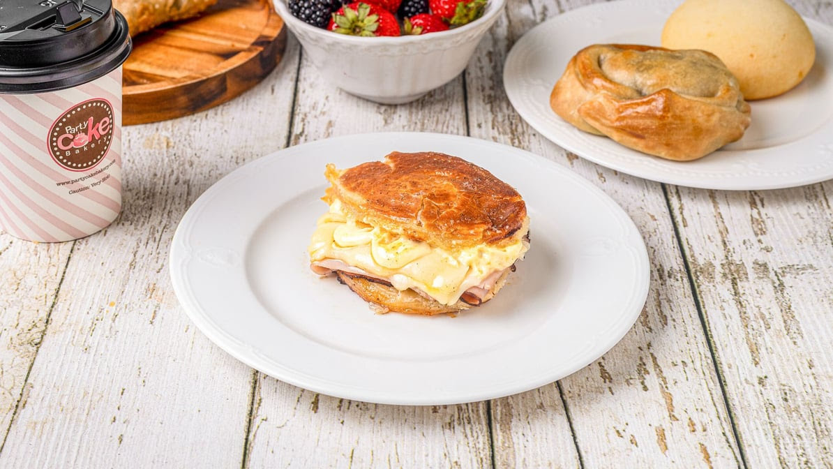 Party Cake Bakery by null