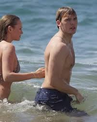 Zorg laura haddock lara pulver da vincis demons e jpg x Laura haddock sexy