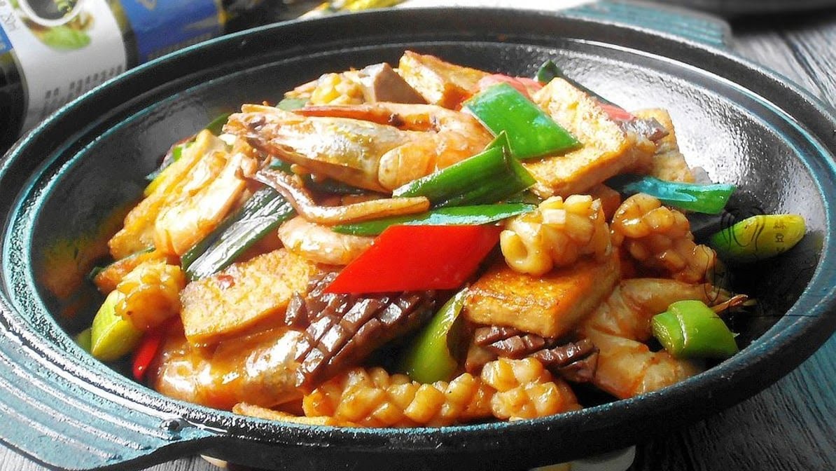 Shanghai Tea Garden by null