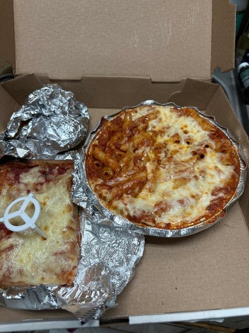 Rocco Pizza III by null