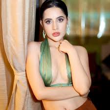 Ugly kareena kapoor sexy priyanka chopra jpg x Kareena sexy