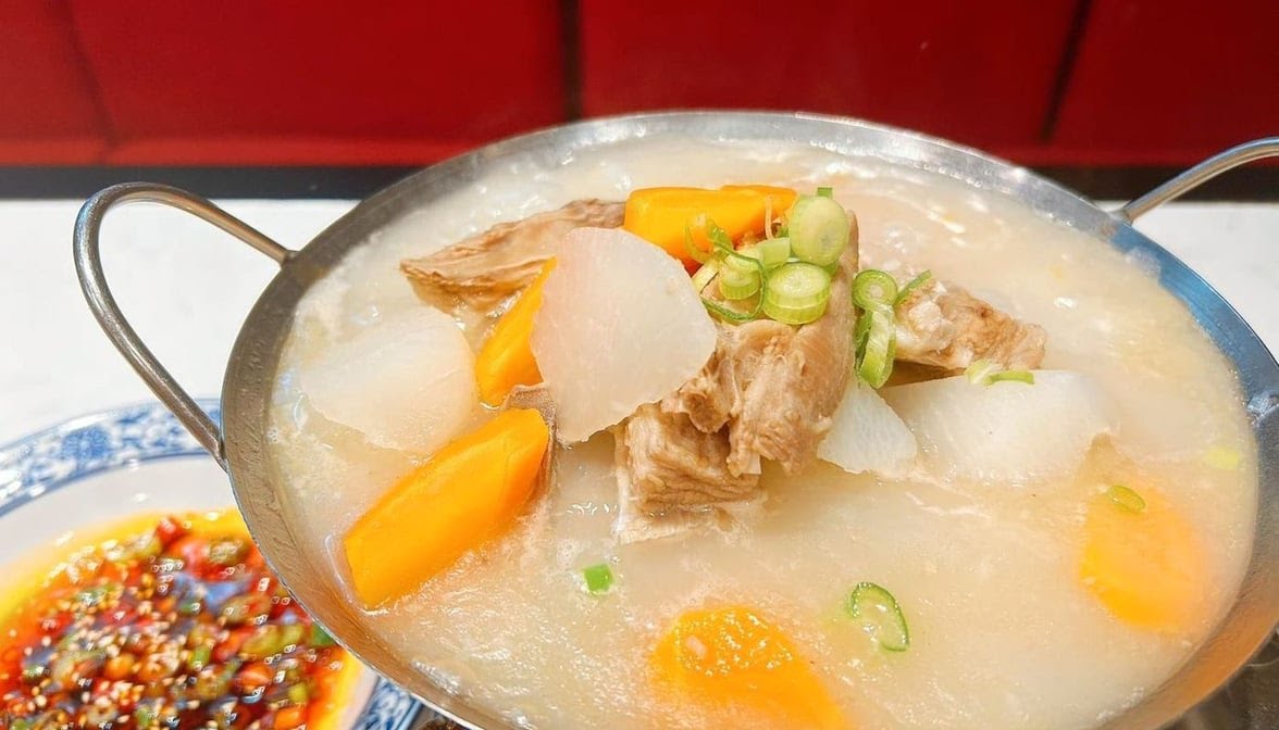 Lao Sze Chuan (Grant Park) by null