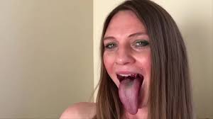 Eaftggaaaa sxre a i kzdus jpg x Long tongue girl