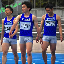 スパッツ股間|レギンスの股間がワレメにしっかりと食いついてマンスジが出ていますが、マンスジ見れてうれしいならいくらでも見せてやるよっていう誇り高きマンスジです👍