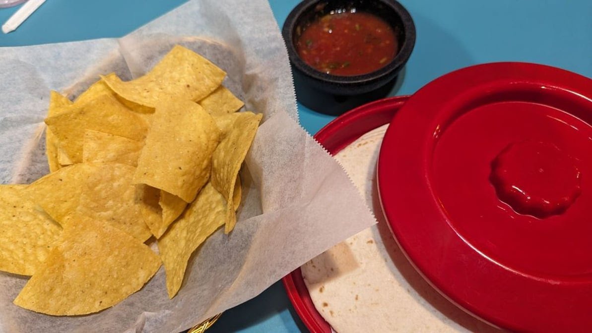 5 Hermanos Restaurant by null