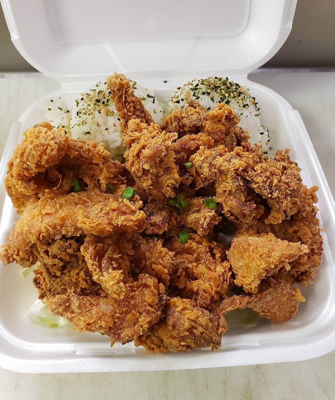 LEFTY-J’S ISLAND FAVORITES (Twain Ave) by null