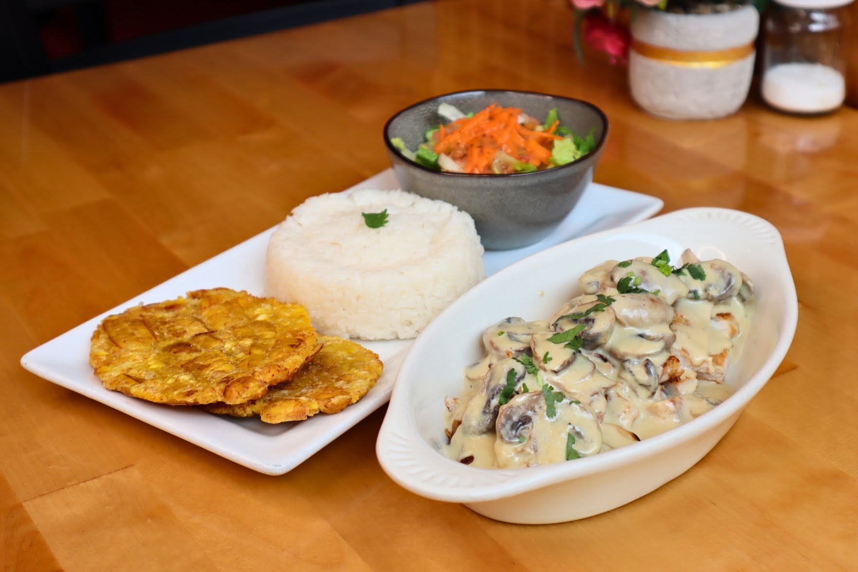 La Fonda Colombiana Restaurante Bar by null
