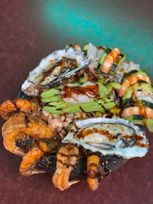 SUSHINOLA Sushi y Marisco estilo Sinaloa. by null