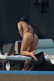 Kourtney kardashian travis barker jpg x Kourtney kardashian sexy
