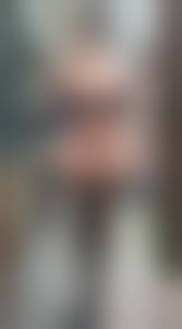 野外露出　熟女ライムさん|お団子ヘアー, ジーパン, ジーンズ, デニム, ハミ乳, ハミ乳輪, ハミ乳首, ポロリ, 下乳, 両手上げ, 着衣, 茶髪, 街中, 野外, 露出,  青, 黒 - 俺のエロ画像フォルダー