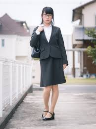 リクルートスーツ　パンスト|綺麗な脚です
