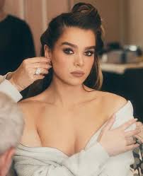 Hailee steinfeld surprised me in sinners jpg x Hailee steinfeld sex