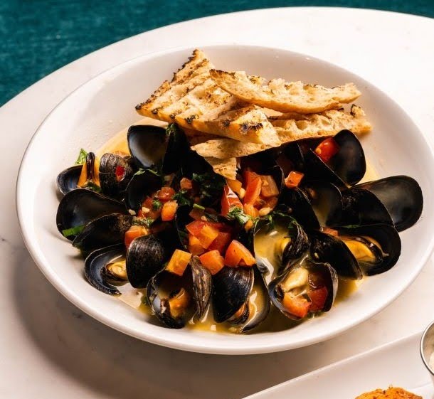 Renny's Grill & Bar by null