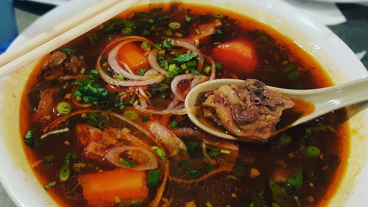 Phở Pasteur by null
