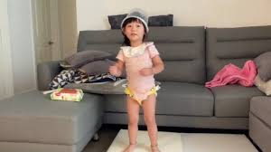 女孩尿 |樂樂第一次坐小馬桶要尿尿2022/5/6 #尿尿#小馬桶#尿褲子- YouTube