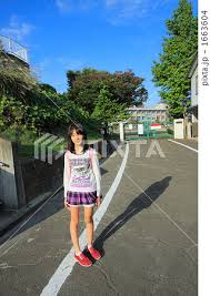 小学生女児 パンチラ|体育座り 小学生 女の子】の画像素材 | 年齢・人物の写真素材ならイメージナビ