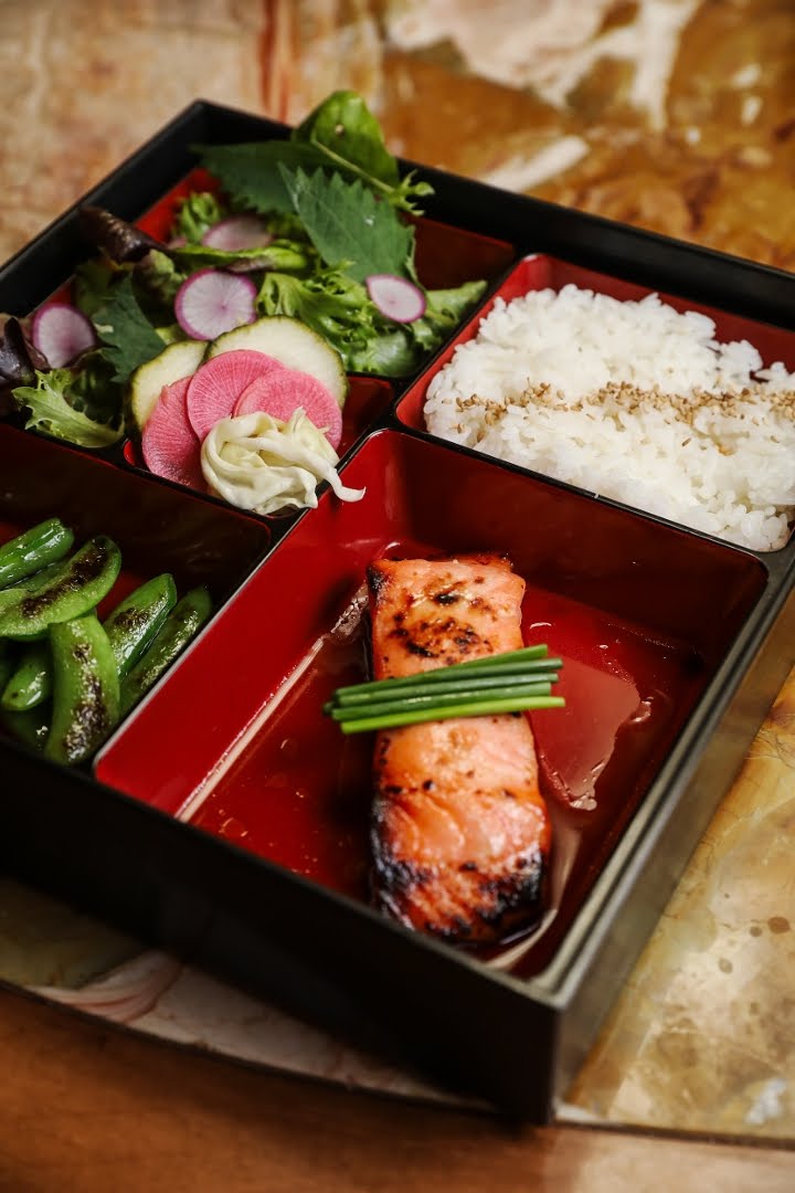 Edgemar Restaurant + Lounge by null