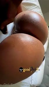 Big booty ebony jpg x Jumbo booty