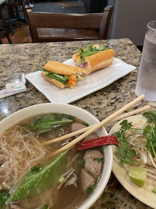 Phở Binh by null