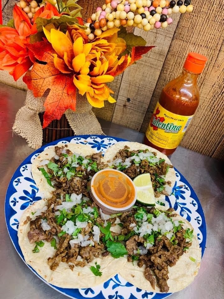 Lucy's Deliveries y Mas by null