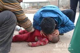 中国 幼女|江西两幼女被铁链锁屋内疑遭父亲虐待_视频中国_中国网