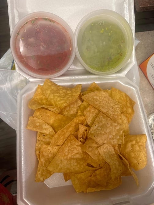 Monse's Pupuseria by null