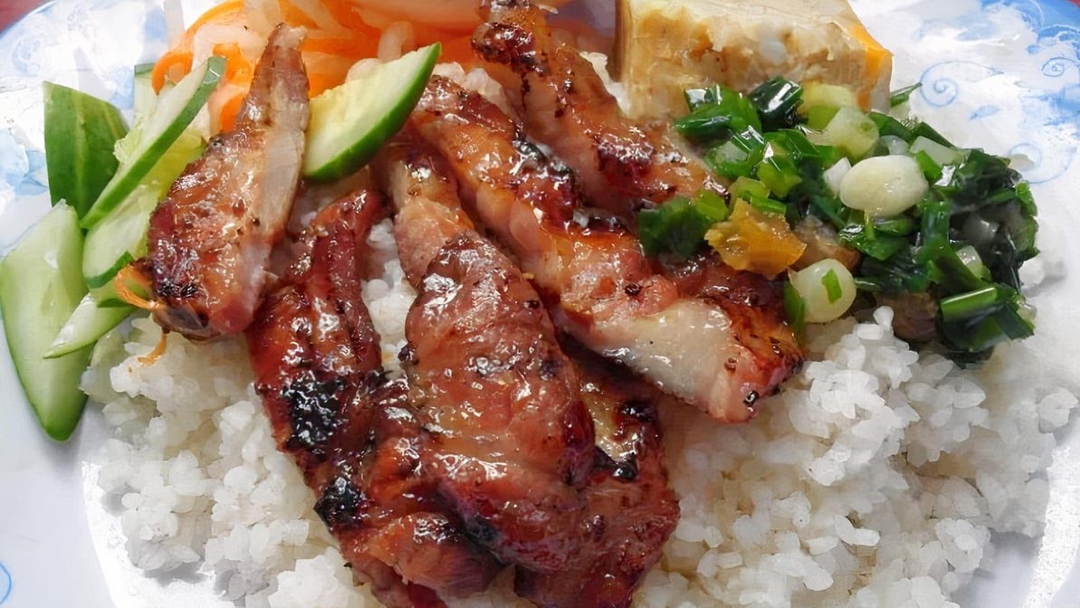 Nissi Bánh mi by null