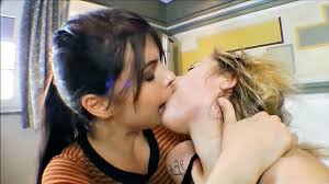 Passionate lesbian kissing jpg x Kissing hd lesbian