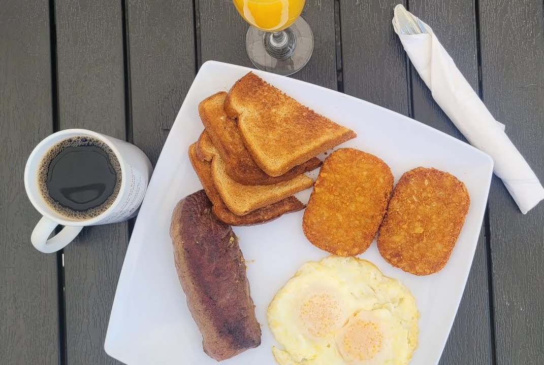 Pineapple Hill Saloon & Grill by null